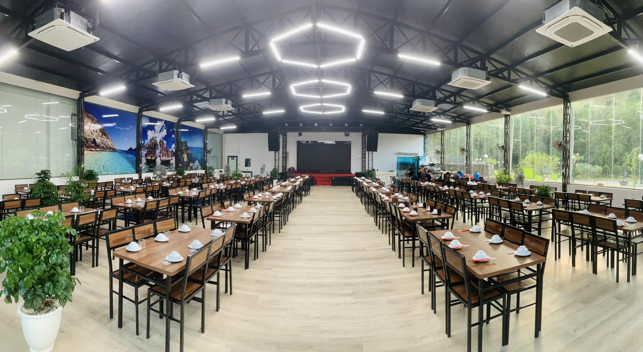 Nhà hàng gần Angsana Quan Lạn