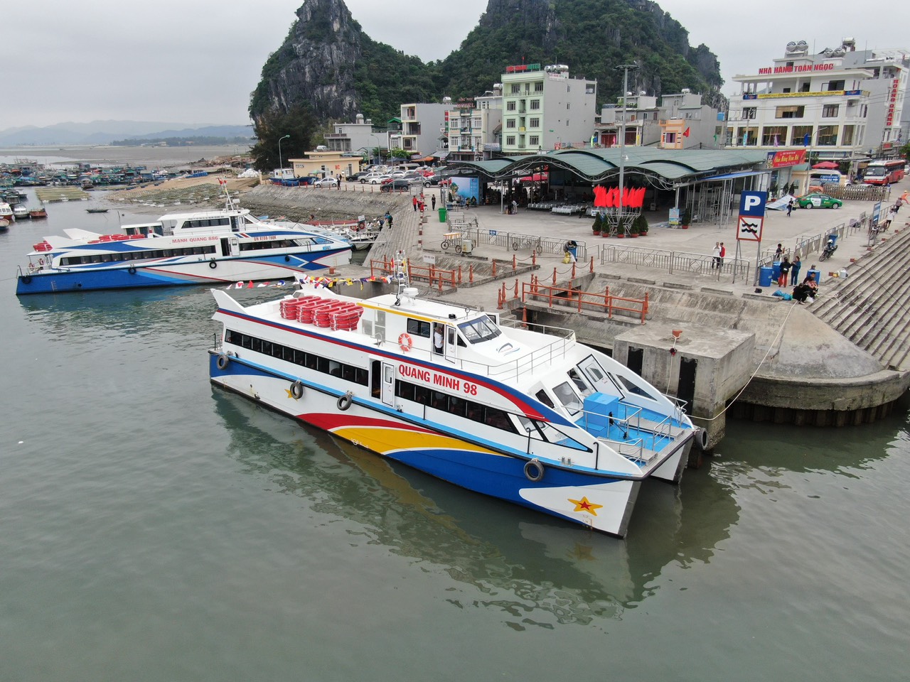 Tàu đi Angsana Quan Lạn 01