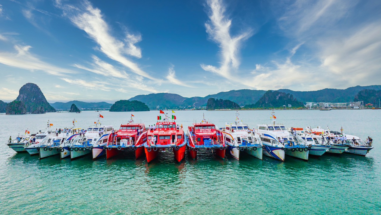 Tàu đi Angsana Quan Lạn