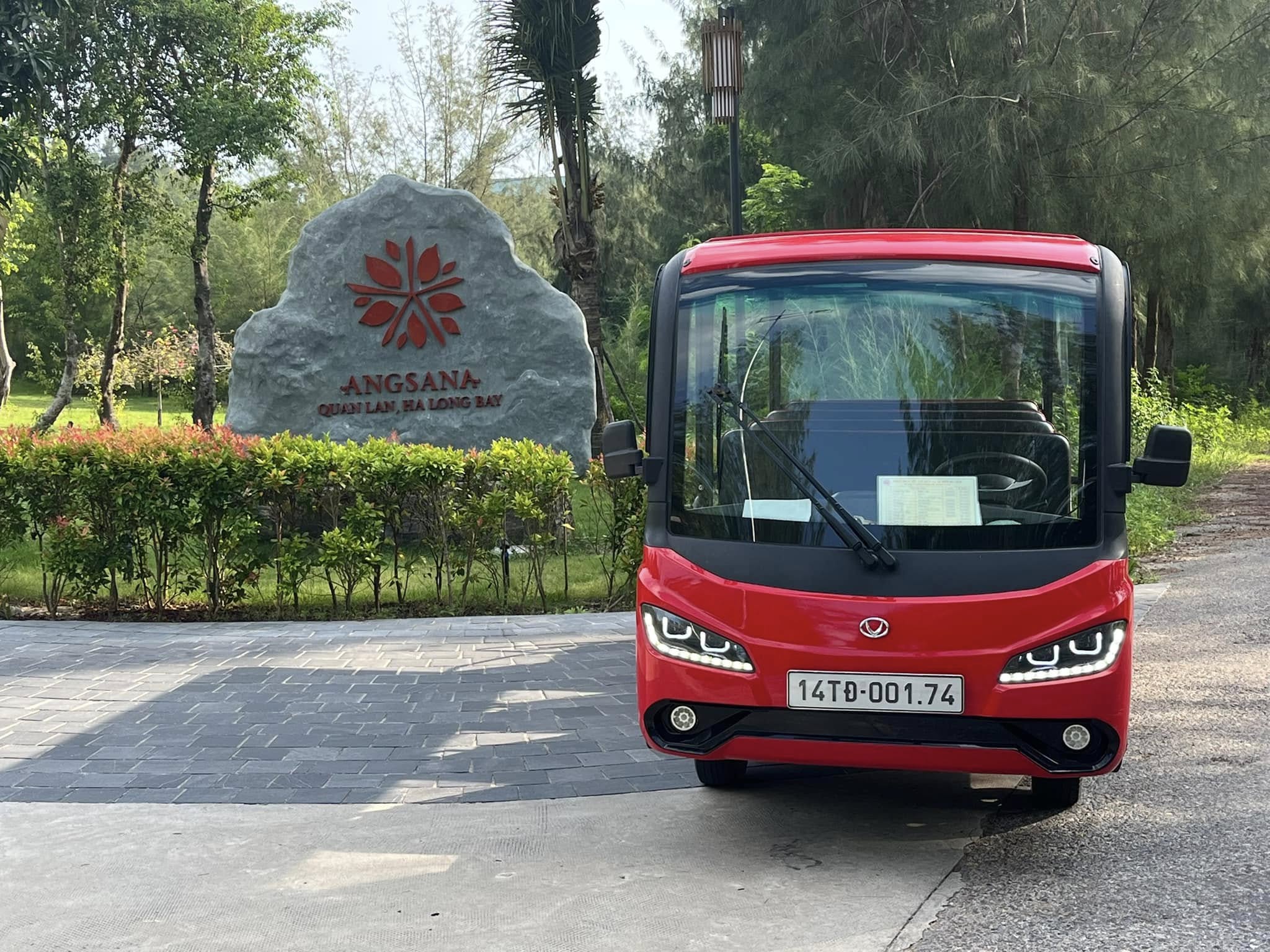 Xe điện di chuyển trên đảo Quan Lạn
