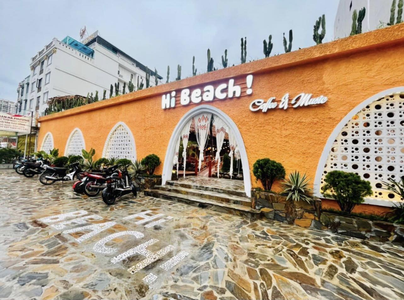 Hi BEACH Coffee & Music - Tiệm cafe đẹp ở Hạ Long