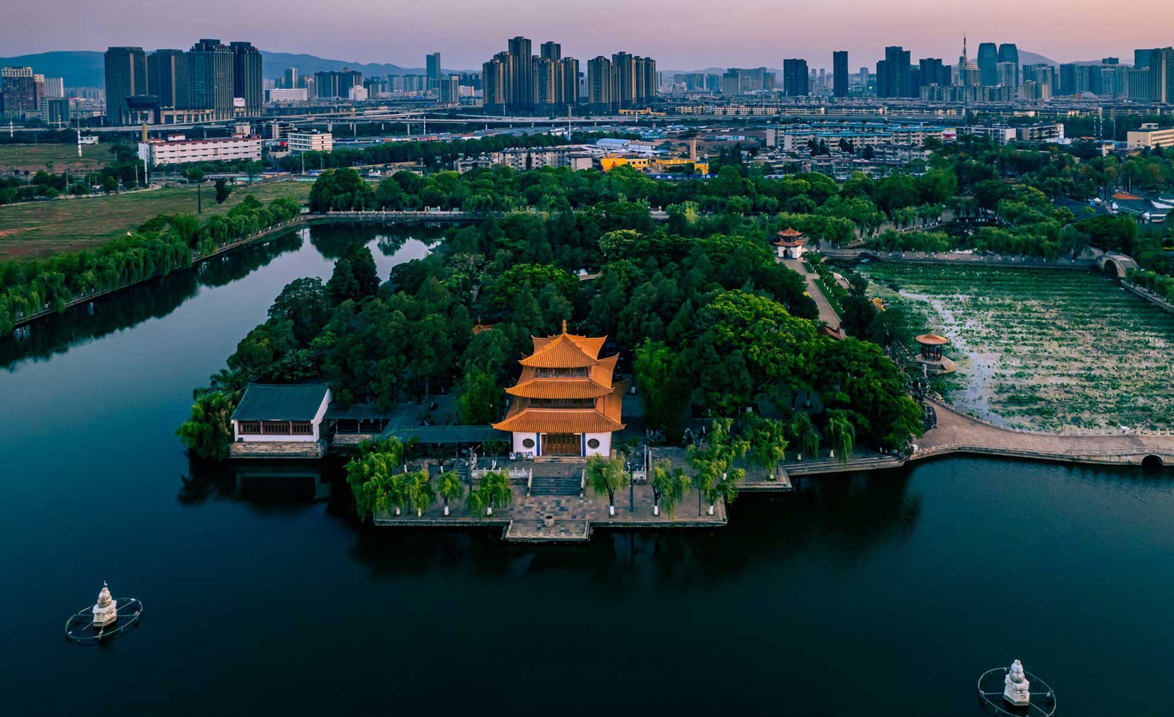 chiem-nguong-ve-dep-nhu-tranh-ve-cua-dai-quan-lau-con-minh-trung-quoc