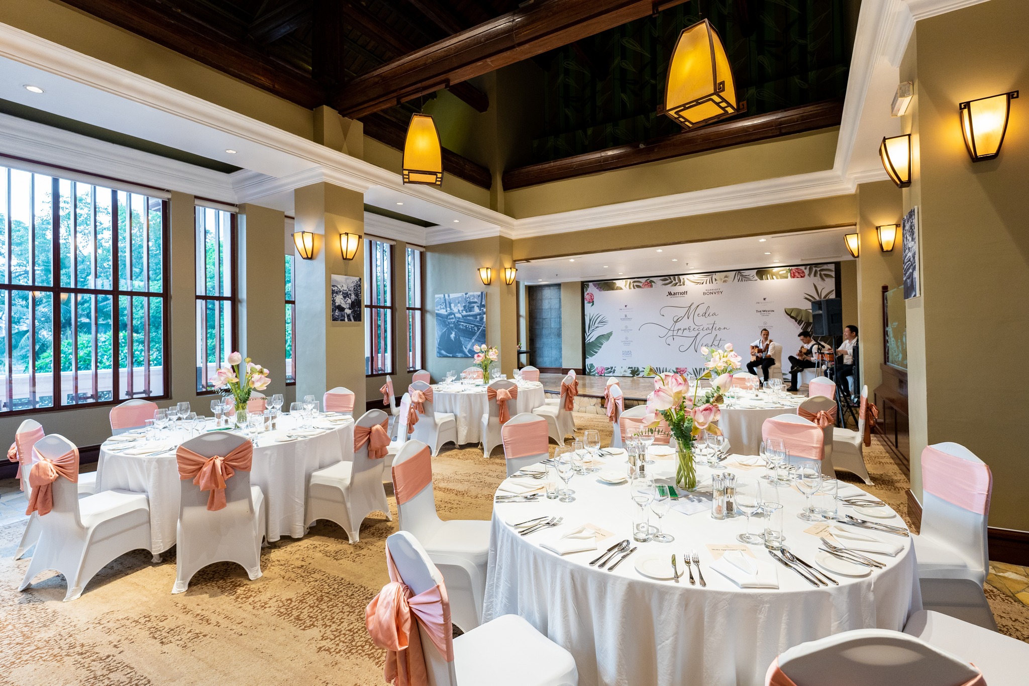Tổ chức tiệc ở Hà Nội 