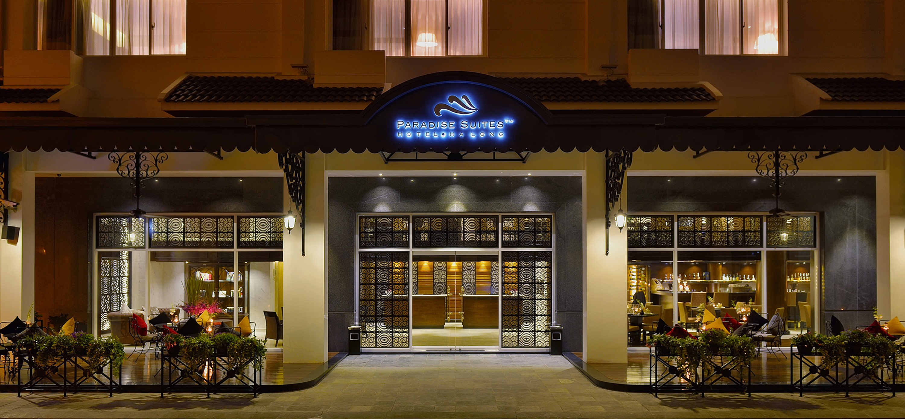 Khách sạn Paradise Suite Hạ Long 