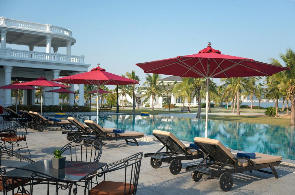 Khách sạn Paradise Suite Hạ Long 02