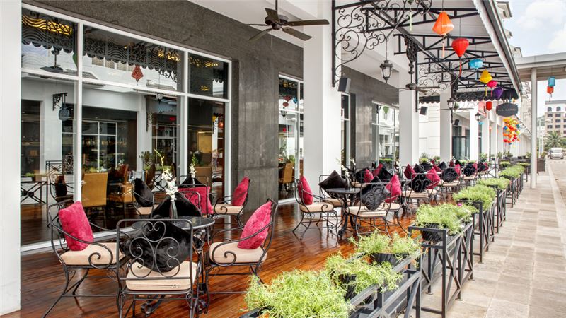 Khách sạn Paradise Suite Hạ Long 01