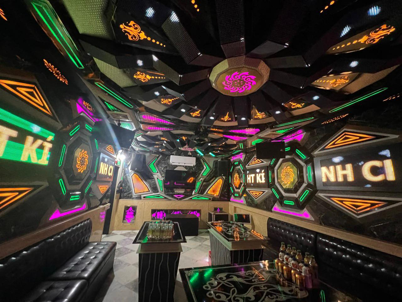 Karaoke Hải Tiến by Night