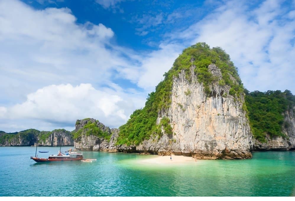 nhung-goc-song-ao-diem-tham-quan-tuyet-dep-tren-vinh-ha-long