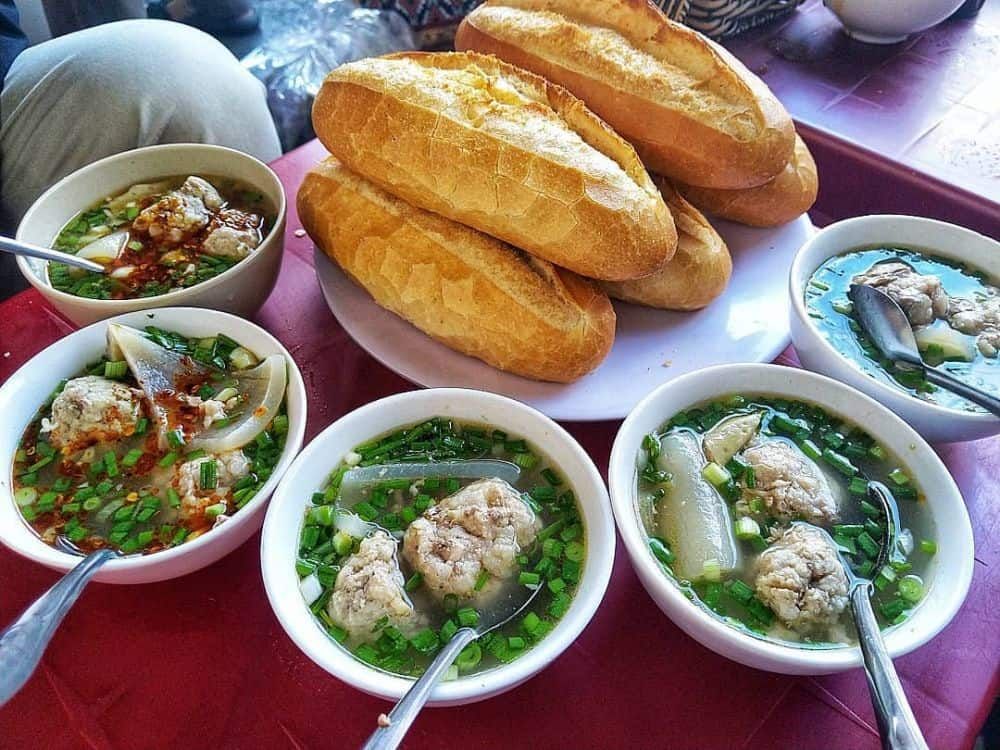 Bánh mì xíu mại Hoàng Diệu - Top quán ăn ngon ở Đà Lạt