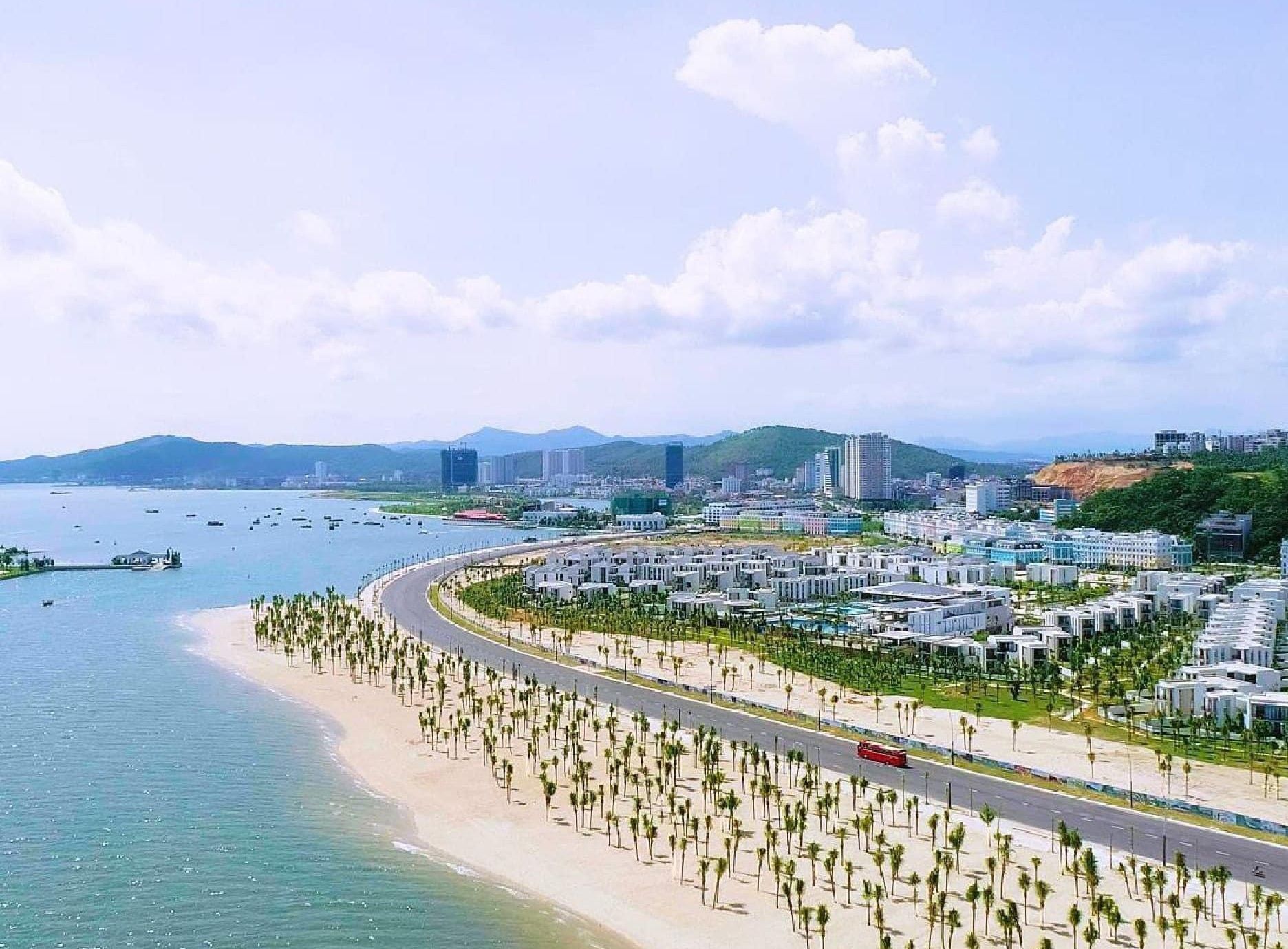 Bãi biển Sunworld Hạ Long