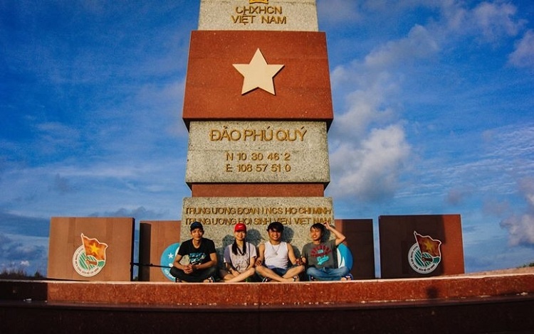 cột cờ đảo Phú Quý