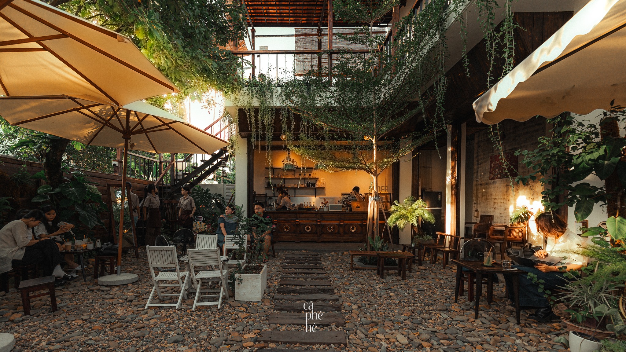 Café Hè - Quàn Cafe đẹp ở Huế