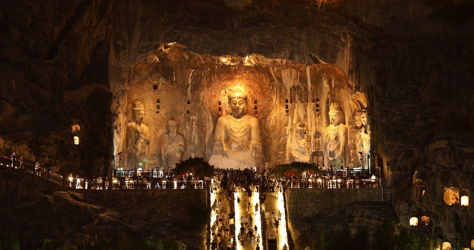 bo-suu-tap-nghe-thuat-cham-khac-da-lon-nhat-the-gioi-o-dong-long-mon-lac-duong-trung-quoc