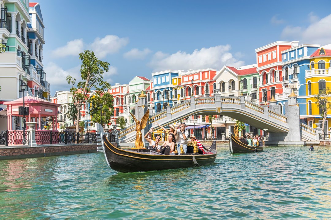 Ngồi thuyền trên sống Venice – Grand World Phú Quốc