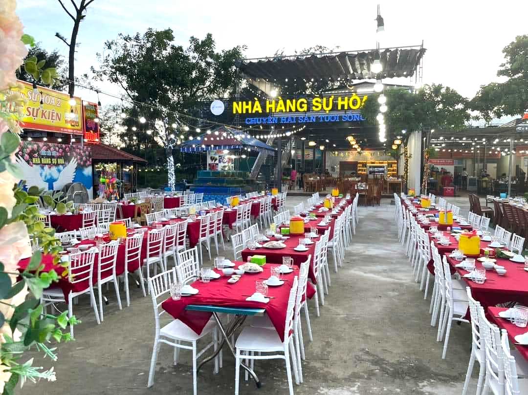 Ở Flamingo Hải Tiến ăn hải sản ở đâu?