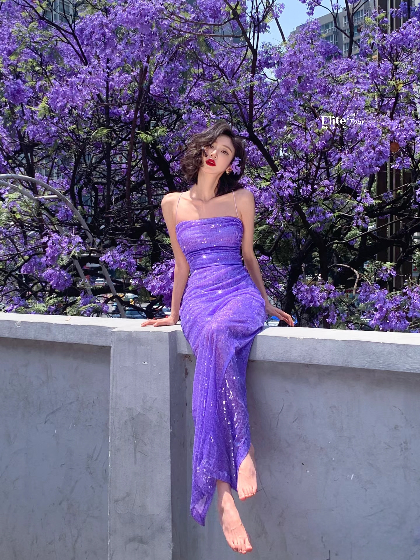 Chụp hình với hoa phượng tím Côn Minh
