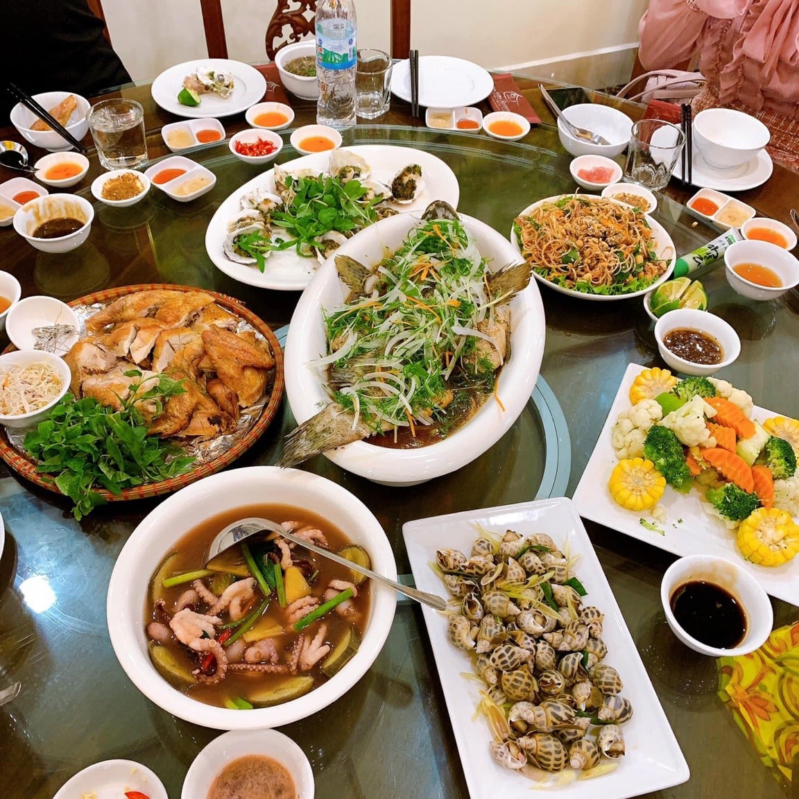Nhà hàng Hoa Sơn Hạ Long - quán ăn ngon Hạ Long 01
