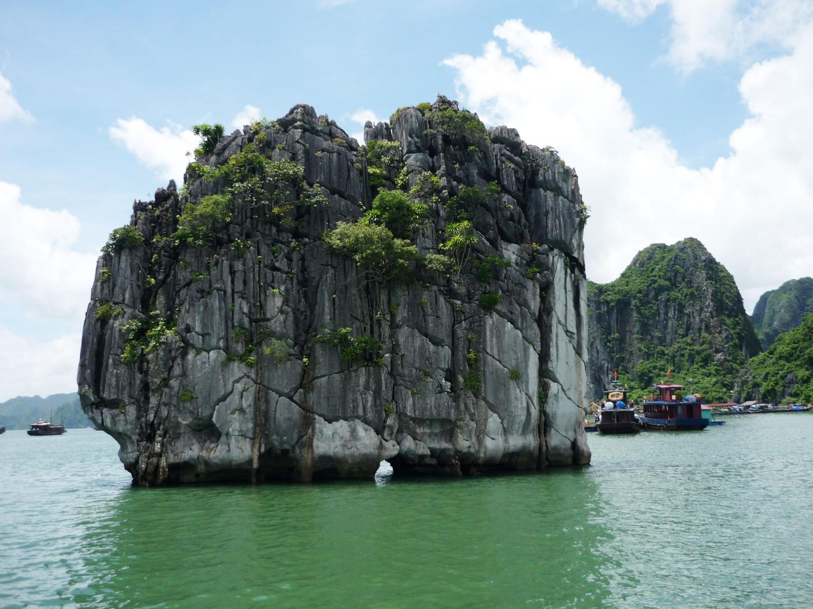 Hòn Đỉnh Hương Hạ Long