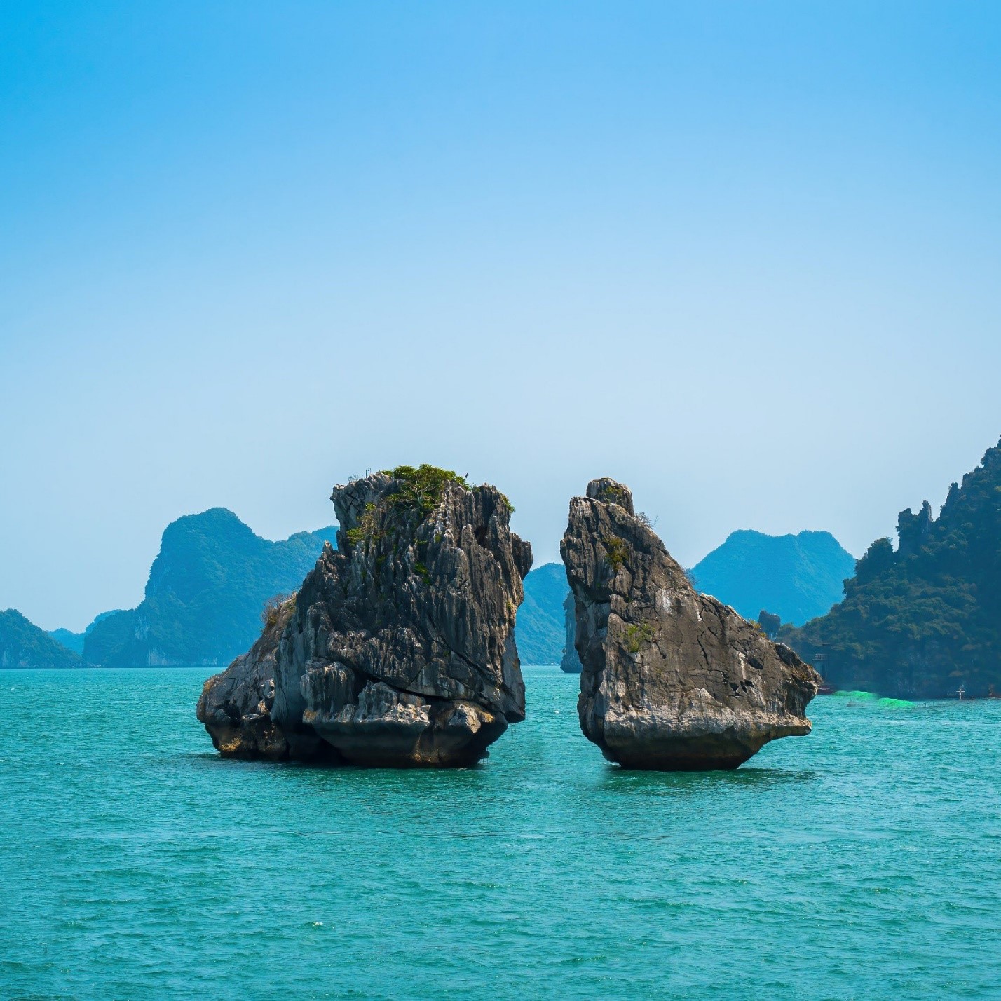 Hòn trống mái ở Hạ Long