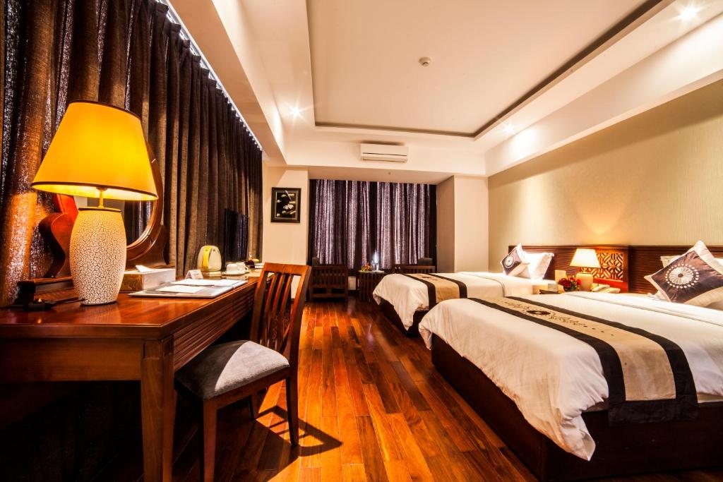 Moonlight Hotel Hue 01