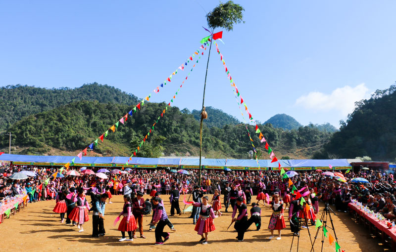 lễ hội Gầu Tào 1