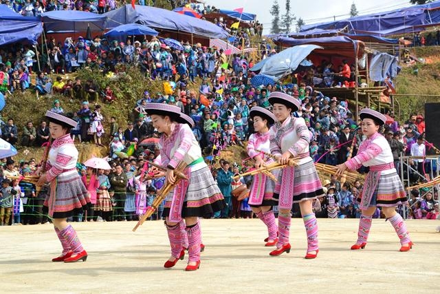 lễ hội Gầu Tào Lào Cai