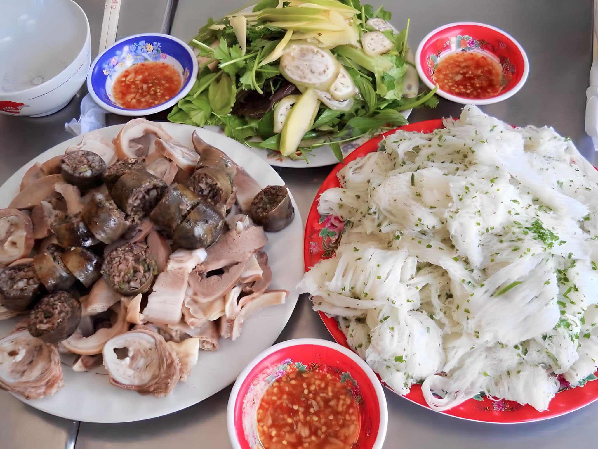 Địa chỉ ăn bánh hỏi lòng heo Quy Nhơn