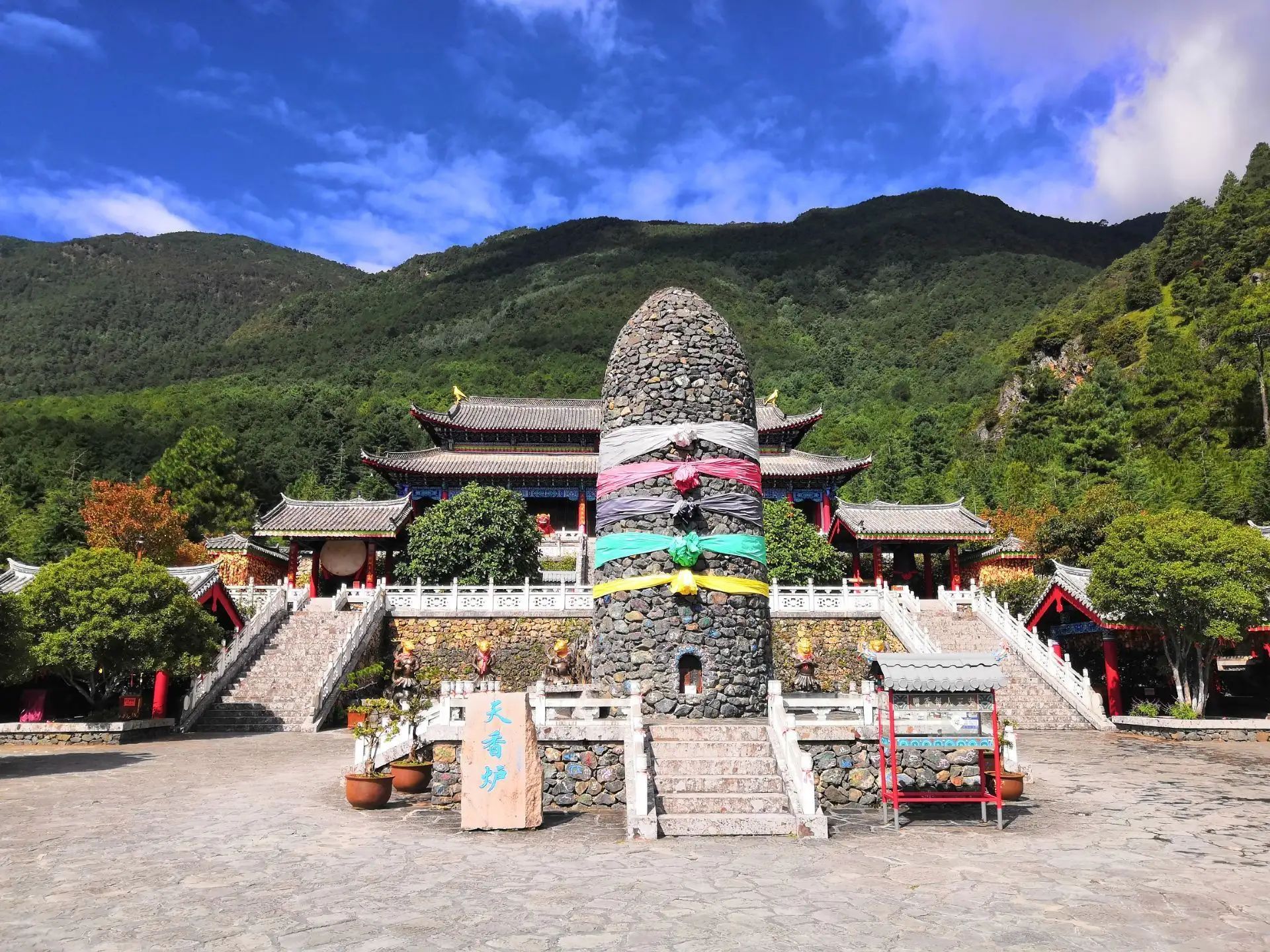 Du lịch Lệ Giang Trung Quốc tham quan ở đâu?