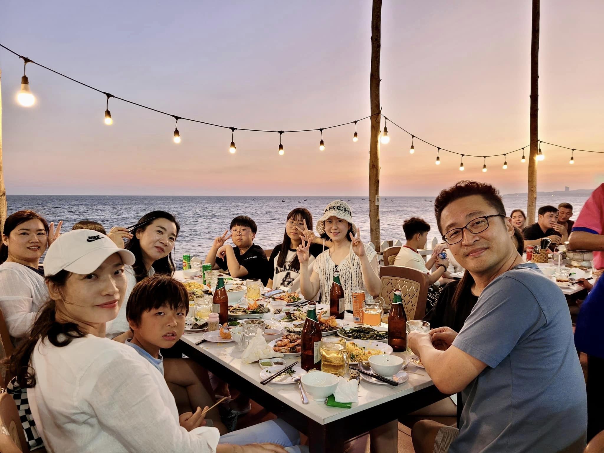 Nhóm đông ăn ở đâu khi đi Mũi Né 01