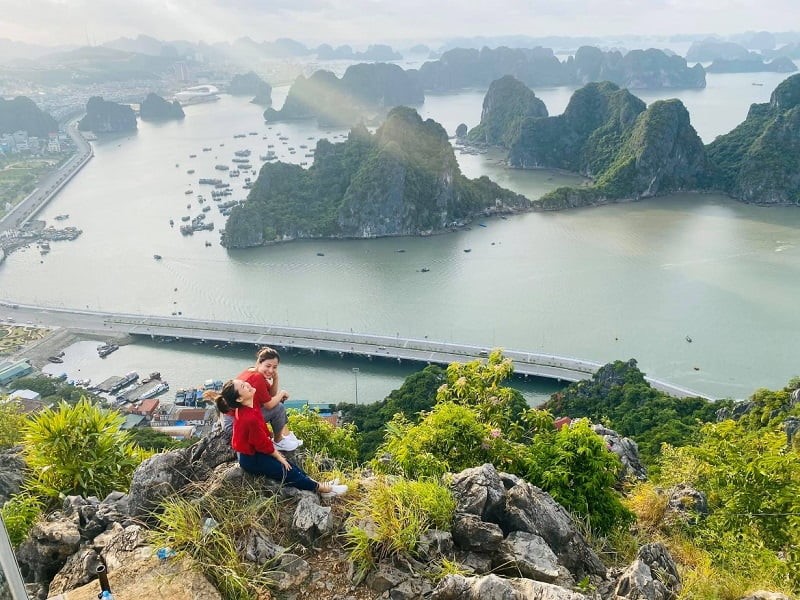 Núi Bài Thơ - Địa điểm du lịch Hạ Long nổi tiếng