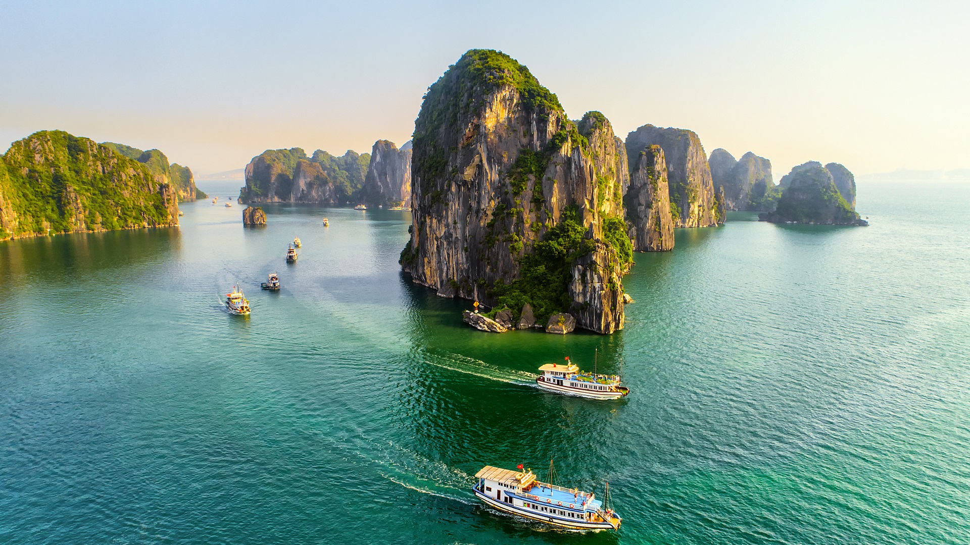 cac-chuong-trinh-tour-bien-dao-van-don-trong-ngay