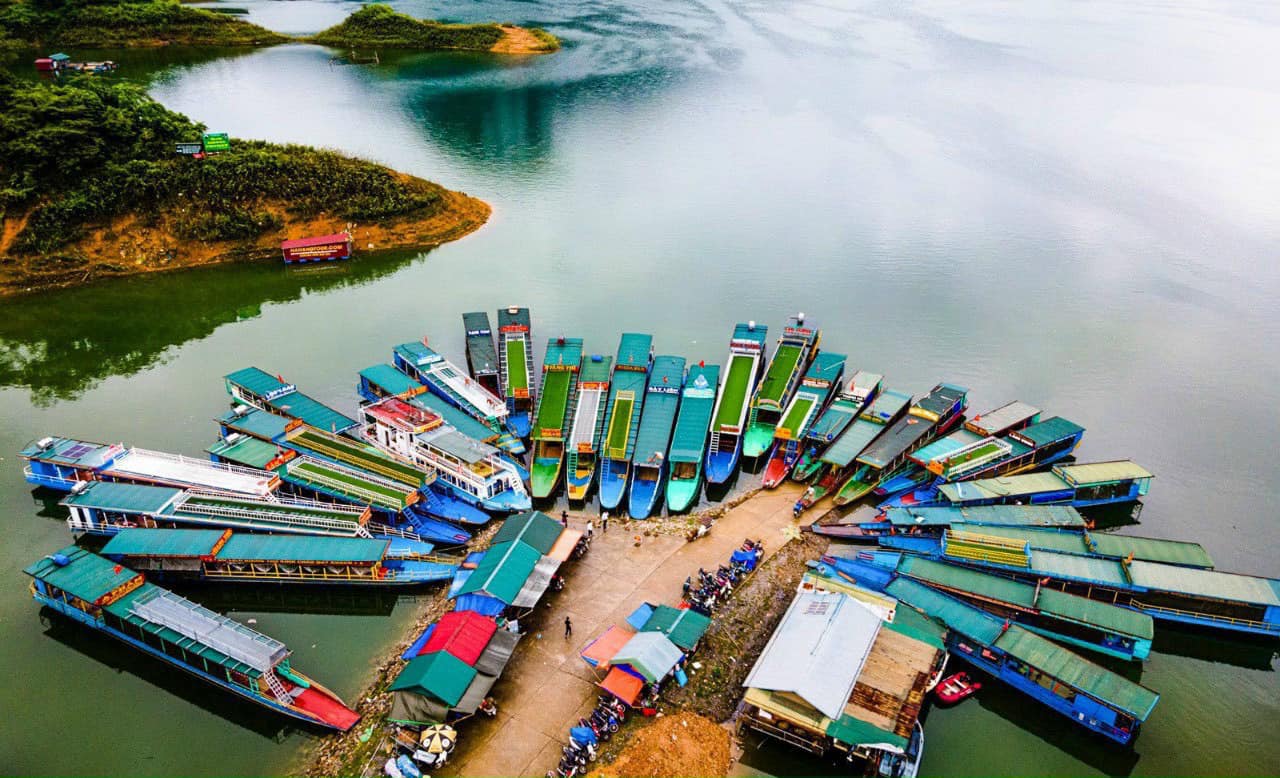Du lịch Hồ Na Hang bằng thuyền