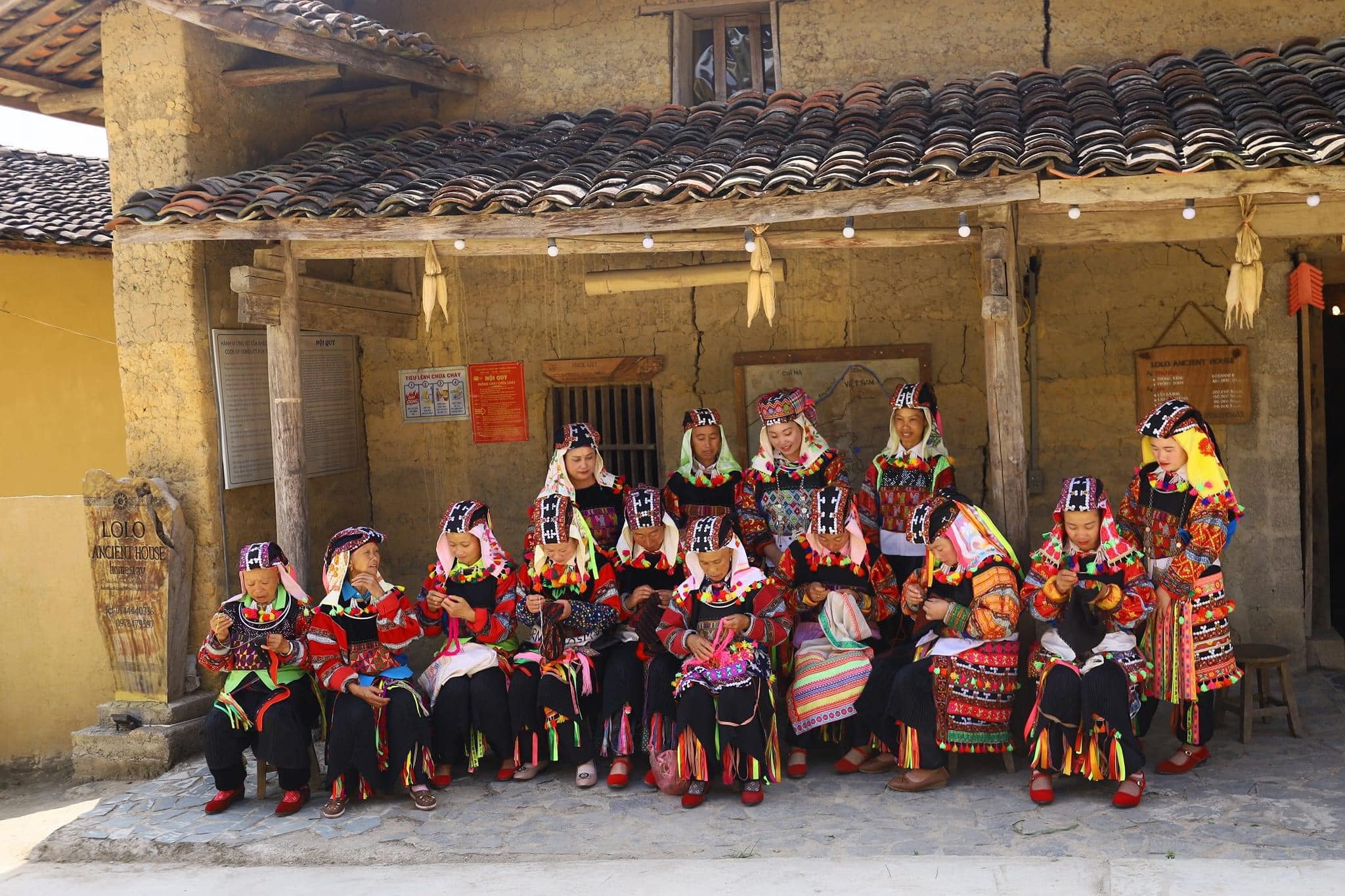 Váy truyền thống của người Lô Lô Chải tại Hà Giang