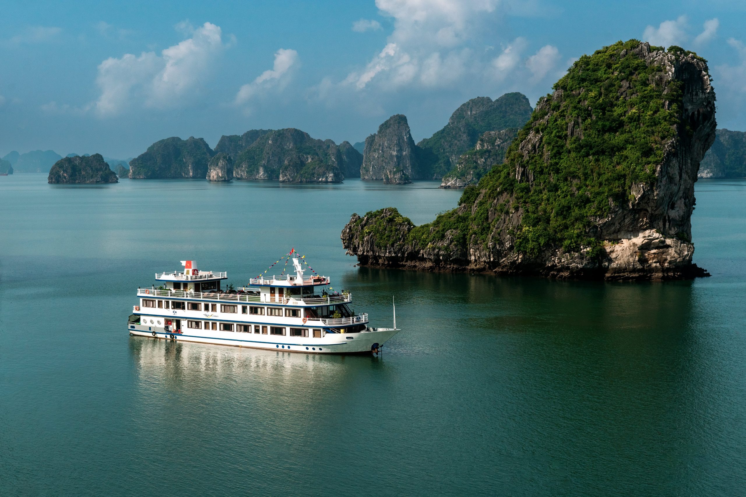 Du thuyền tham quan vịnh Bái Tử Long