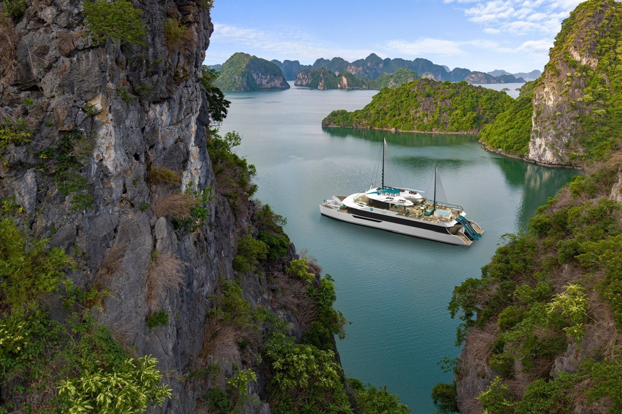 Du thuyền trong ngày vịnh Lan Hạ - Catamaran
