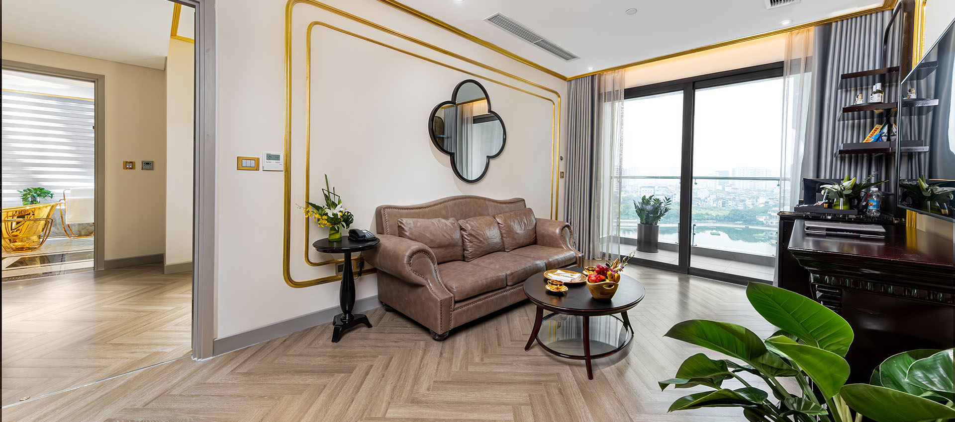 Deluxe Corner Suite - Phòng tại khách sạn Dát Vàng Hà Nội