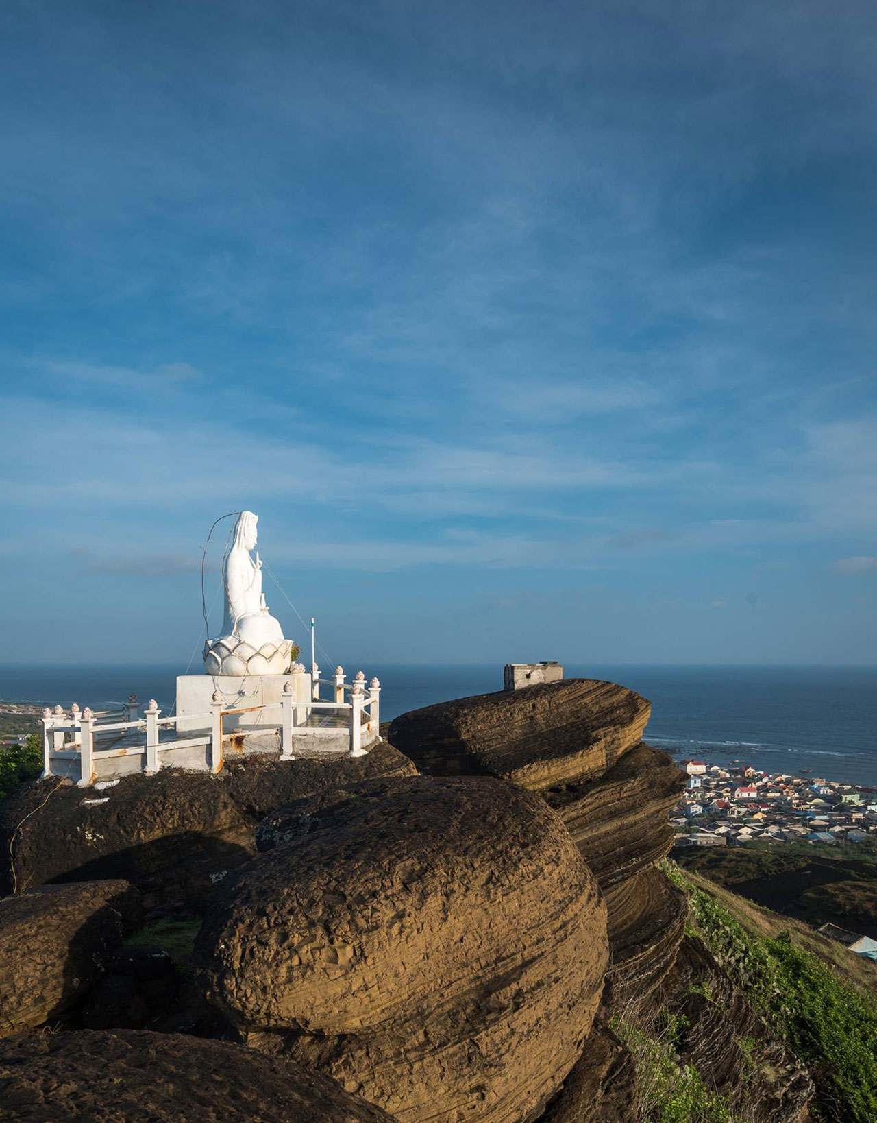 Chùa Linh Sơn núi Cao Cát Phú Quý