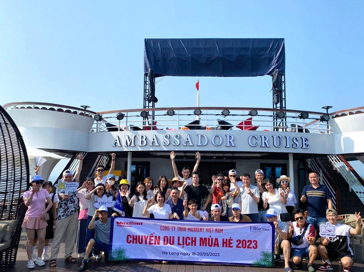 Đoàn khách du thuyền Ambassador Cruise