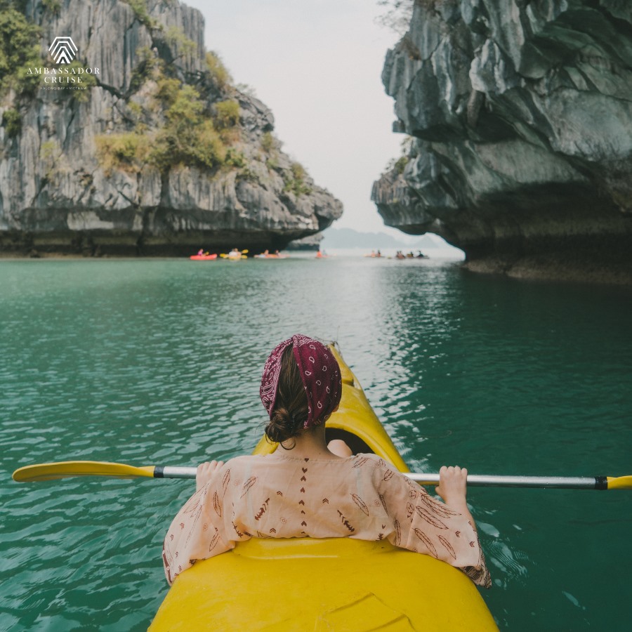 Chèo thuyền Kayak - du thuyền Ambassador  Cruise