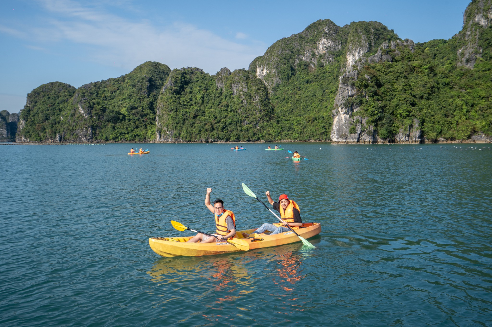 Chèo thuyền Kayak trên vịnh Hạ Long