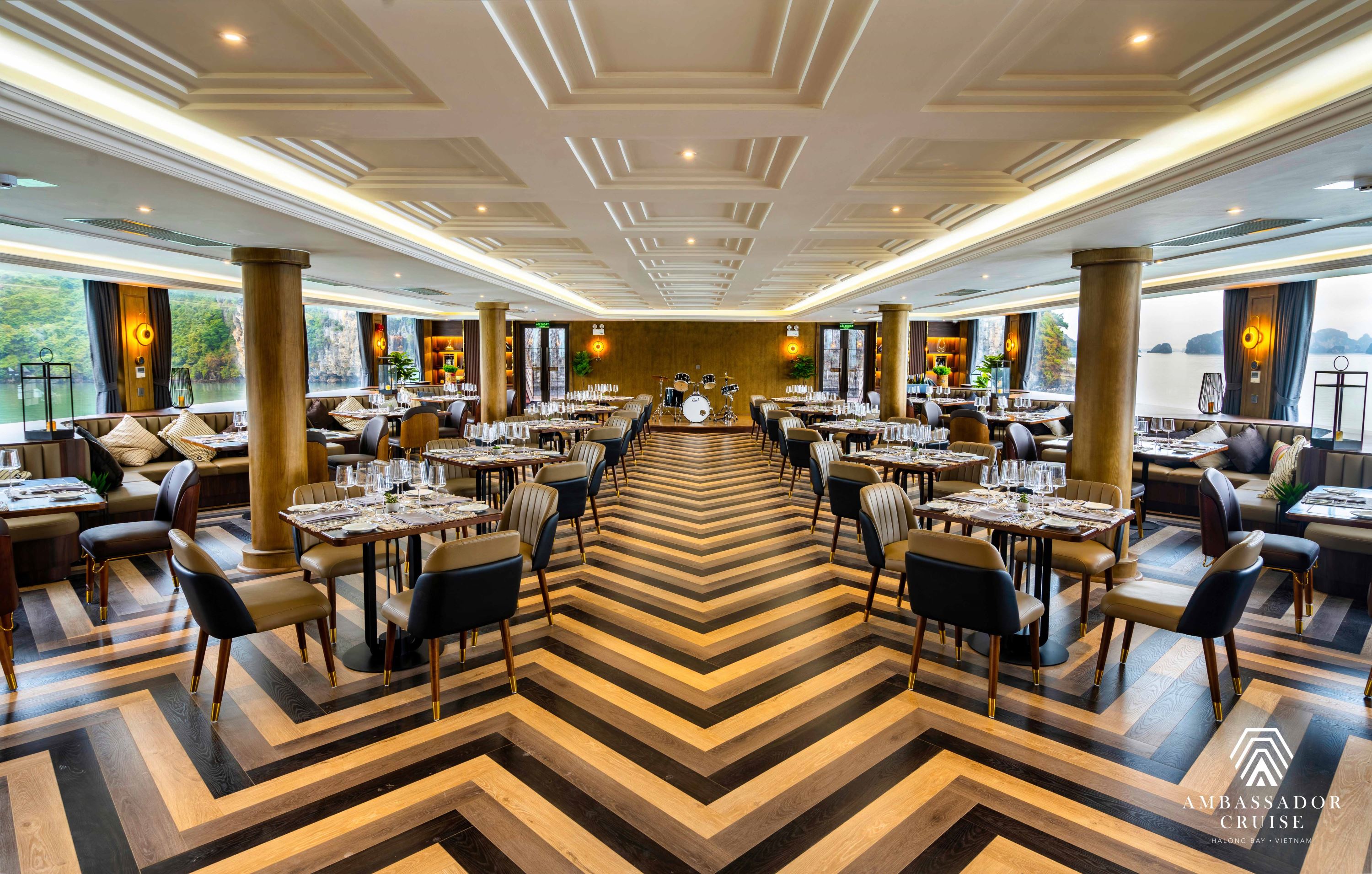 Du thuyền Hạ Long trong ngày Ambassador Cruise II 01