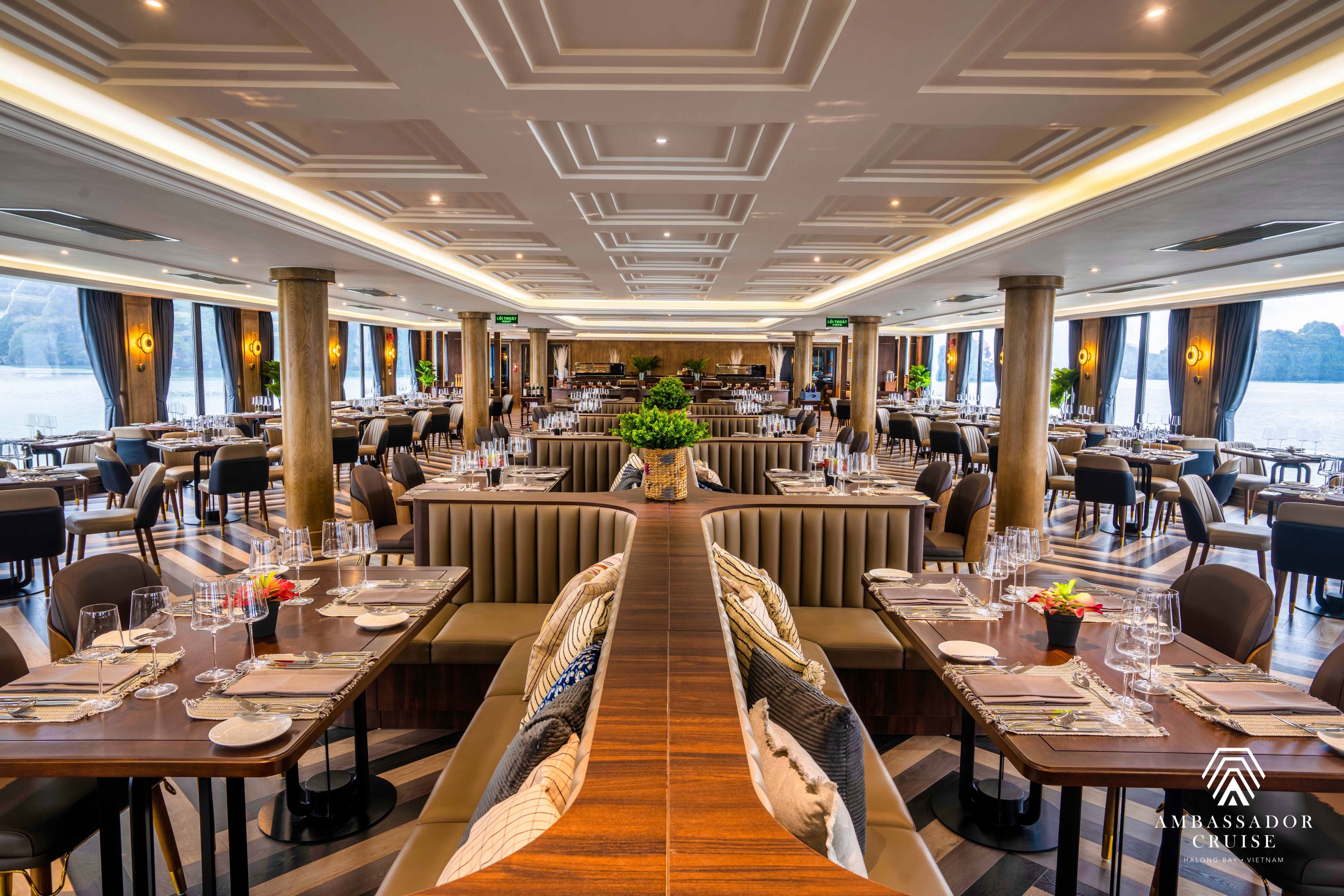 /files/images/DuthuyenAmbassadorDayCruise/Ambassador%20Cruise%20ii%20-%20Restaurant7.jpg