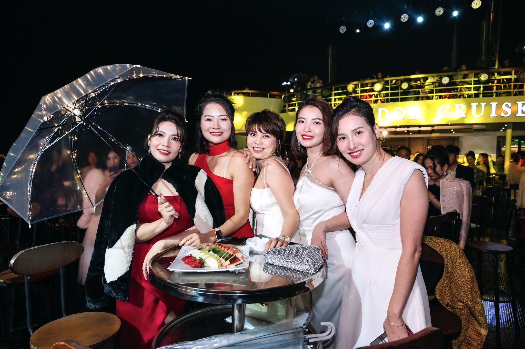 Du thuyền vịnh Hạ Long ăn tối sang trọng - Ambassador Dinner Cruise 01