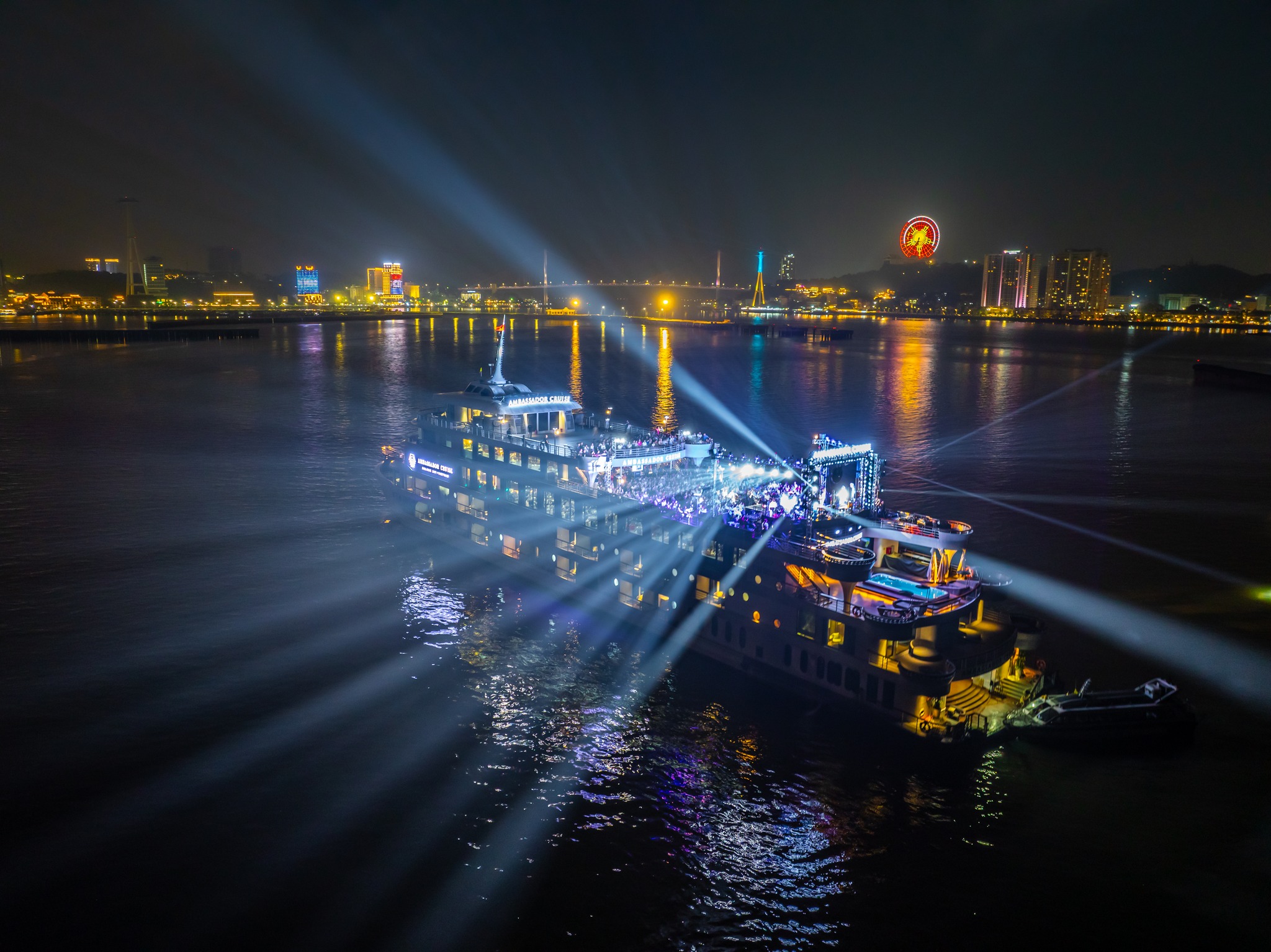 Du thuyền vịnh Hạ Long ăn tối sang trọng - Ambassador Dinner Cruise