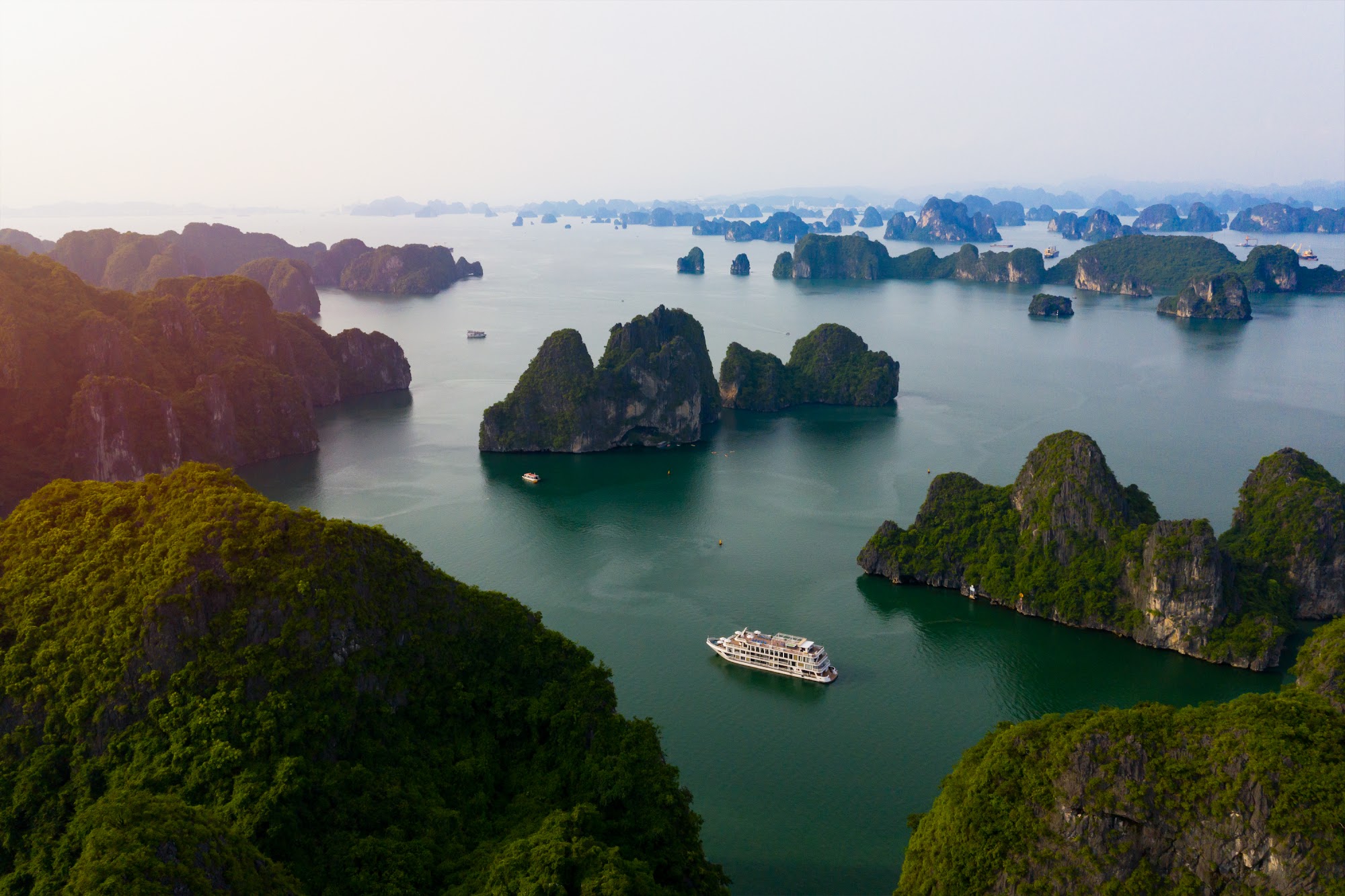 review-du-thuyen-ha-long-5-sao-hermes-cruise