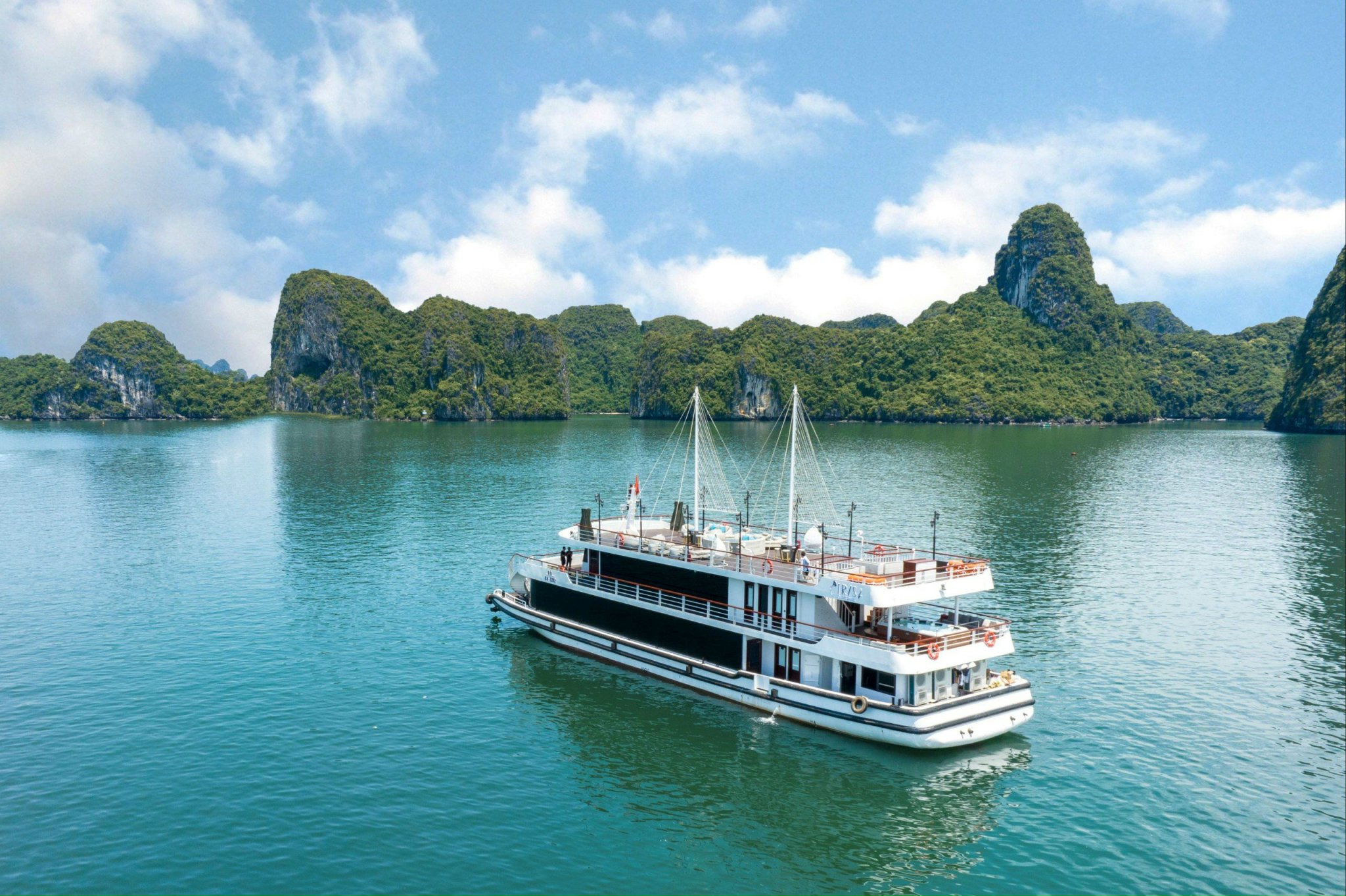 du-thuyen/du-thuyen-iris-cruise-trong-ngay-ha-long