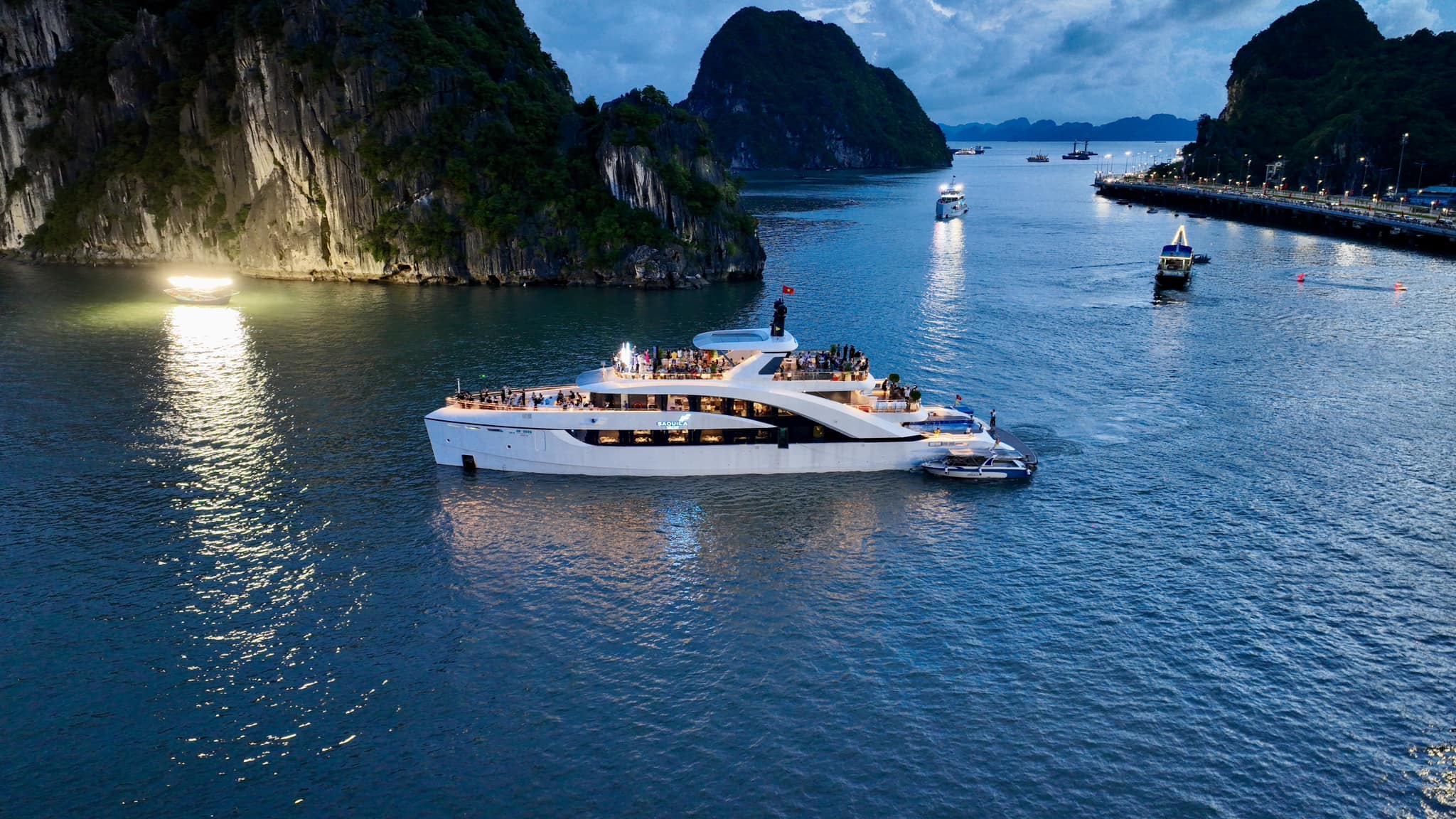 Du thuyền Hạ Long Saquila Yacht
