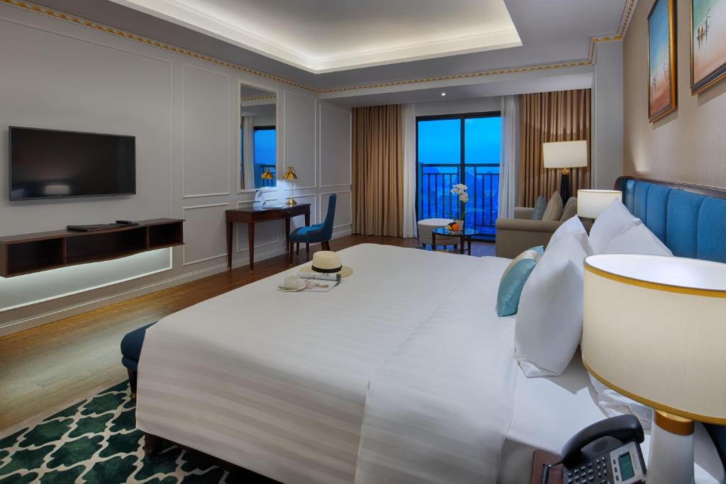 Deluxe Bay View khách sạn FLC Hạ Long