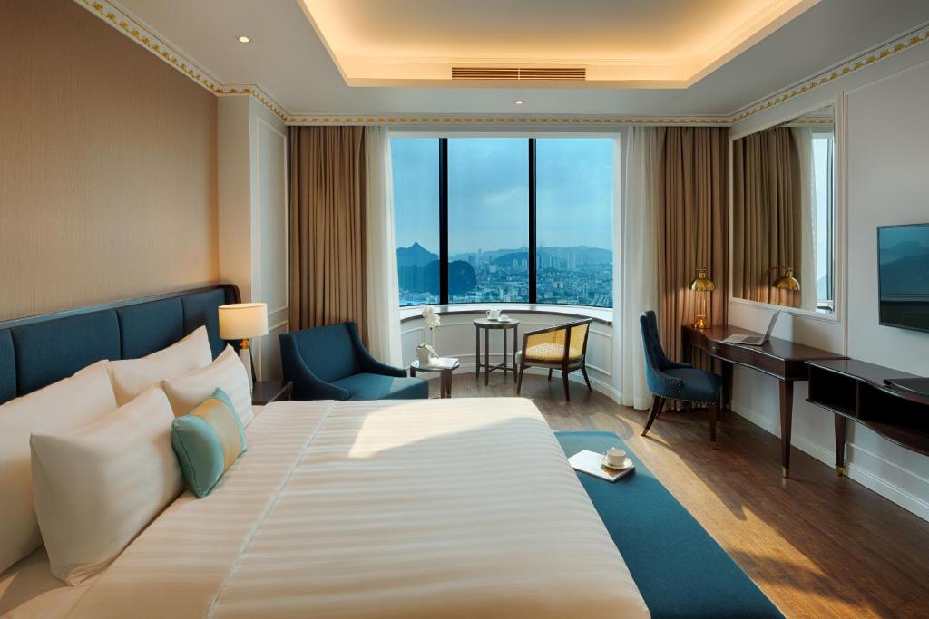 grand suite bay view khách sạn FLC Hạ Long