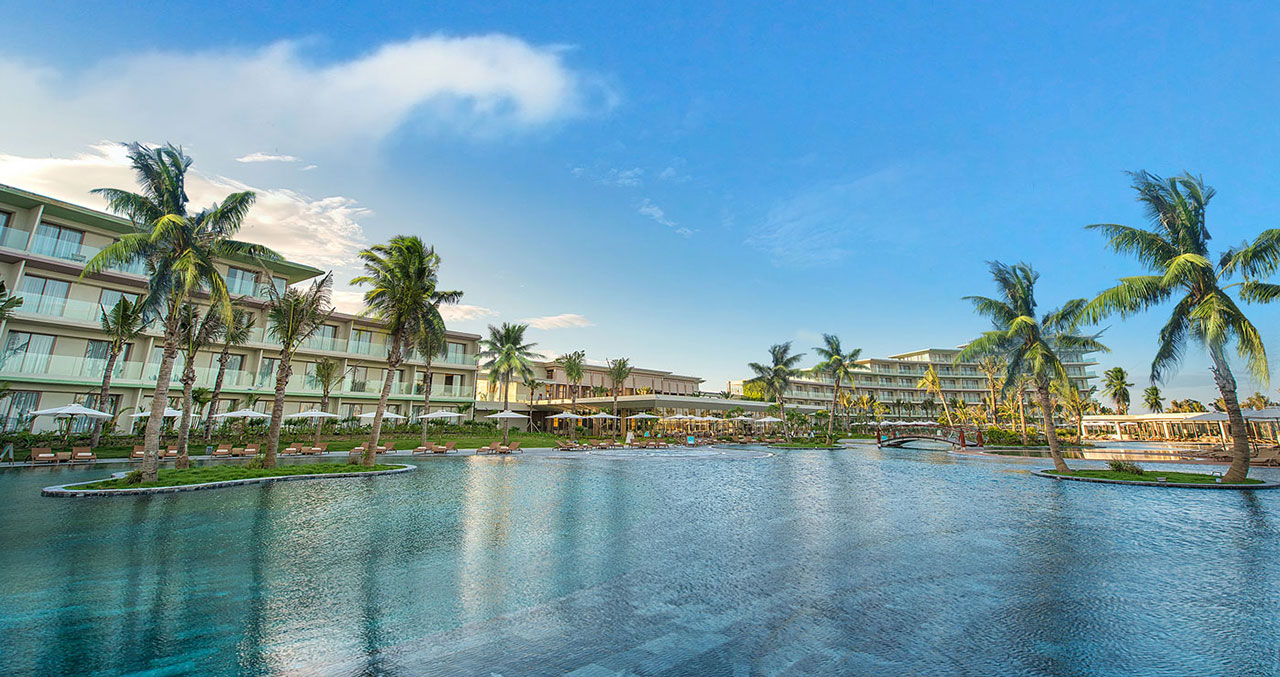 Bể bơi nước mặn FLC Luxury Hotel Sầm Sơn
